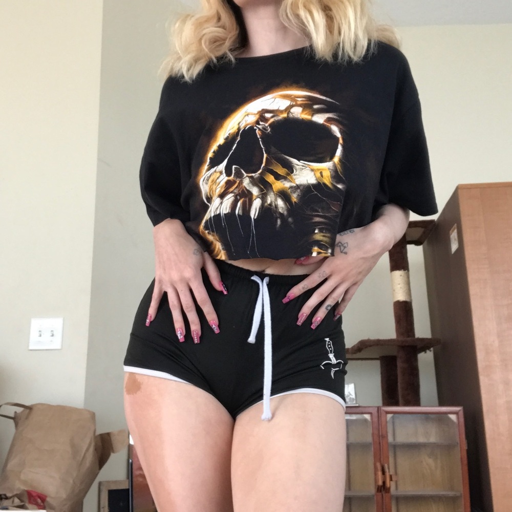 Black and gold cropped skull t-shirt